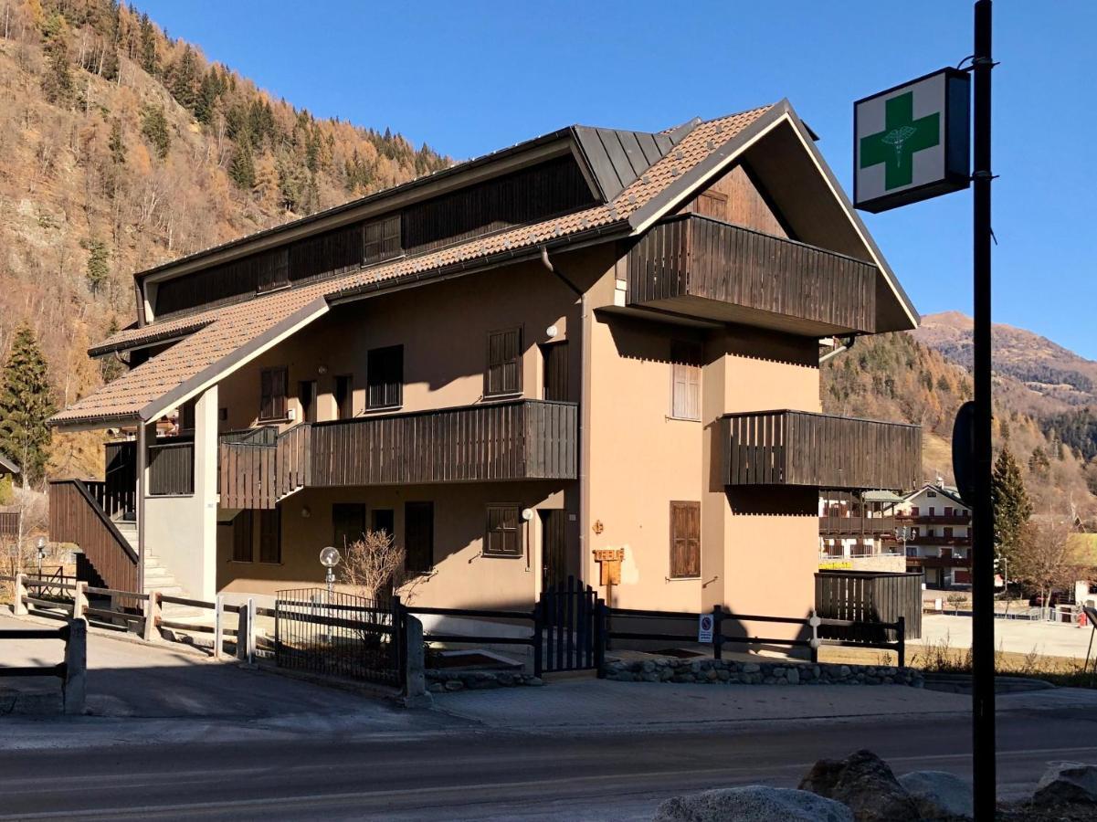 Tabla - Confort Ed Eleganza A 100 Mt Dagli Impianti Aprica Luaran gambar